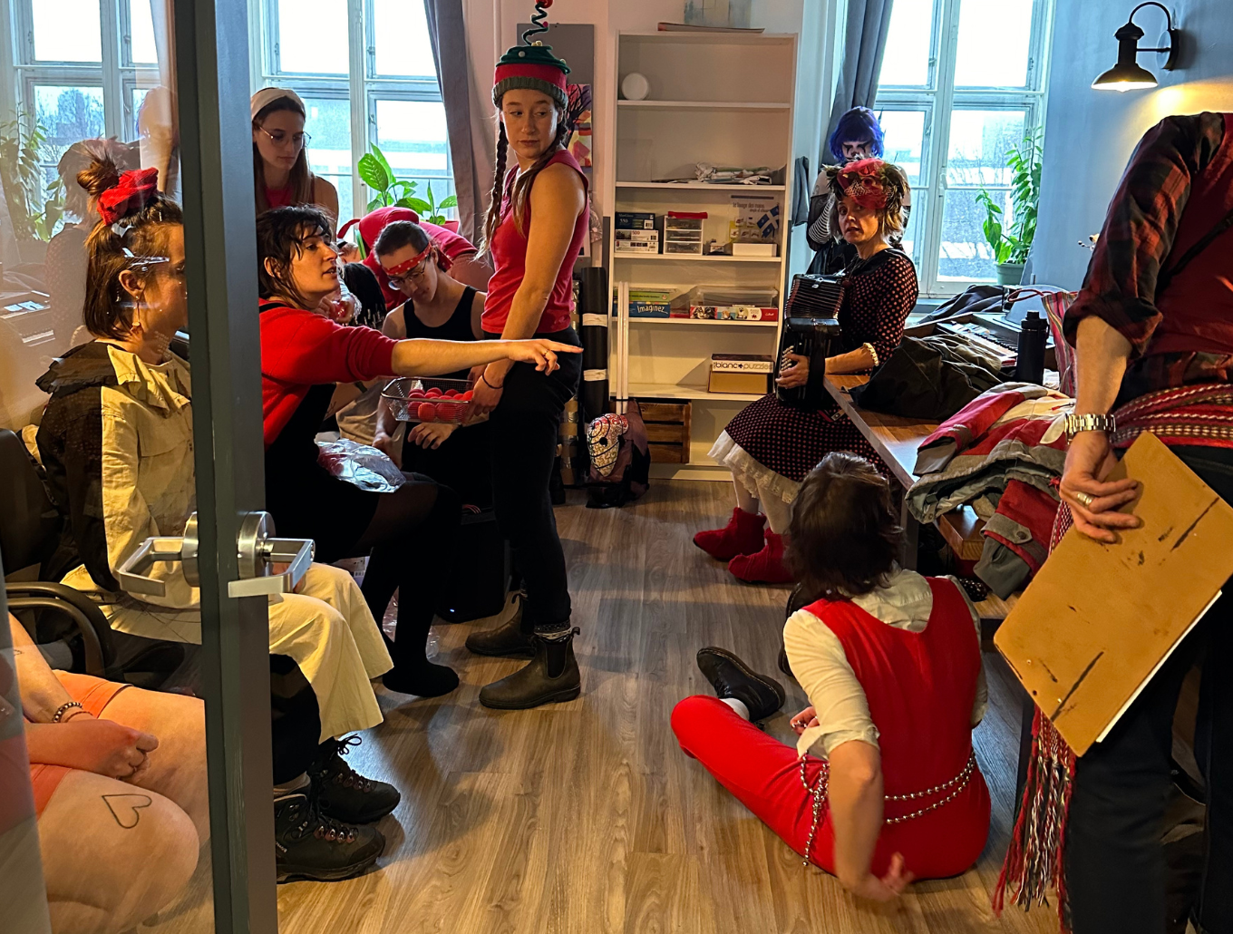 La troupe en pleine préparation...