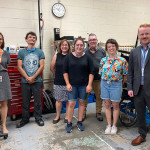 Au Centre de réadaptation en déficience physique Lucie-Bruneau. Véronique Lavoie m'a présenté l'atelier de valorisation des fauteuils roulants. Sur la photo : Véronique Lavoie, Gerardo Frankenberger, Nathalie Caissy, Daphné Brière, Jean-Sébastien Boisvert, Gabrielle Couture-Lecavalier et Vincent Lehouillier