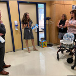 En discussion avec Véronique Lavoie, Nathalie Caissy et Véronique Gilbert de l'équipe Parents Plus dont les bureaux sont au Centre de réadaptation en déficience physique Lucie-Bruneau