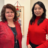 Sandra Lavoie, coordonnatrice de l'Hôpital Chinois et Li Lou, chef d'activité en hébergement