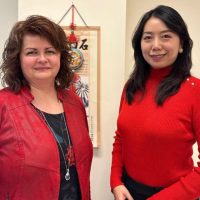 Sandra Lavoie, coordonnatrice de l'Hôpital Chinois et Li Lou, chef d'activité en hébergement